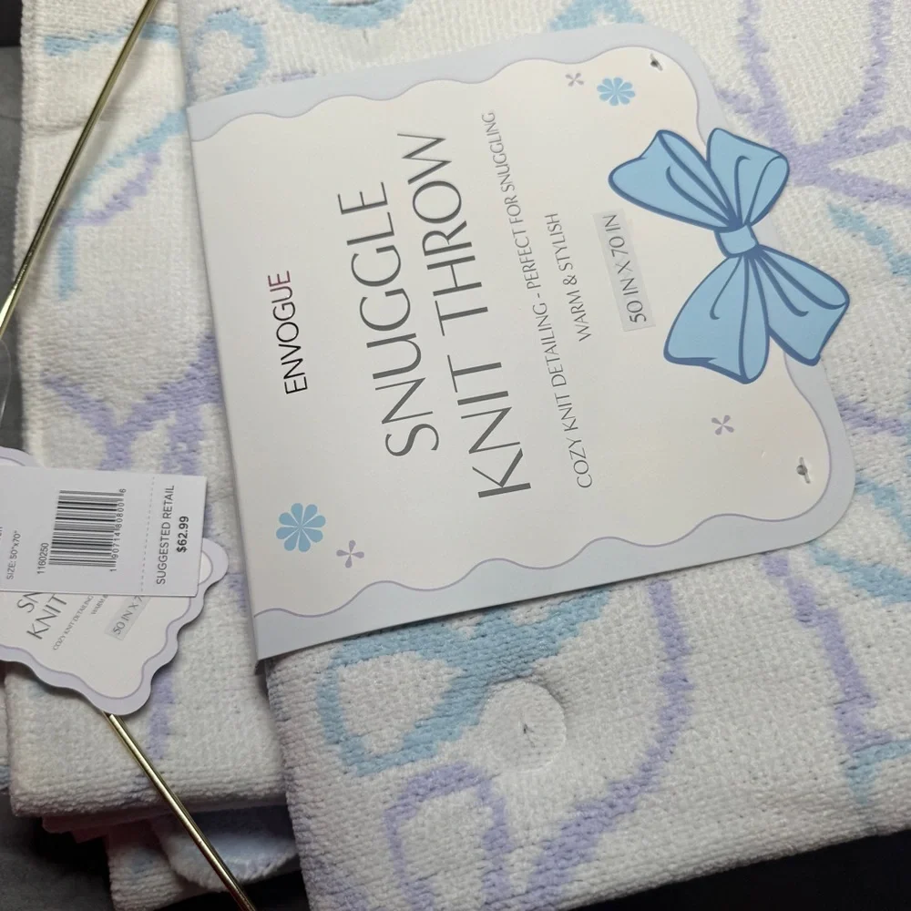 Envogue Bow ribbon blue, lavender on white snuggle knit throw‎